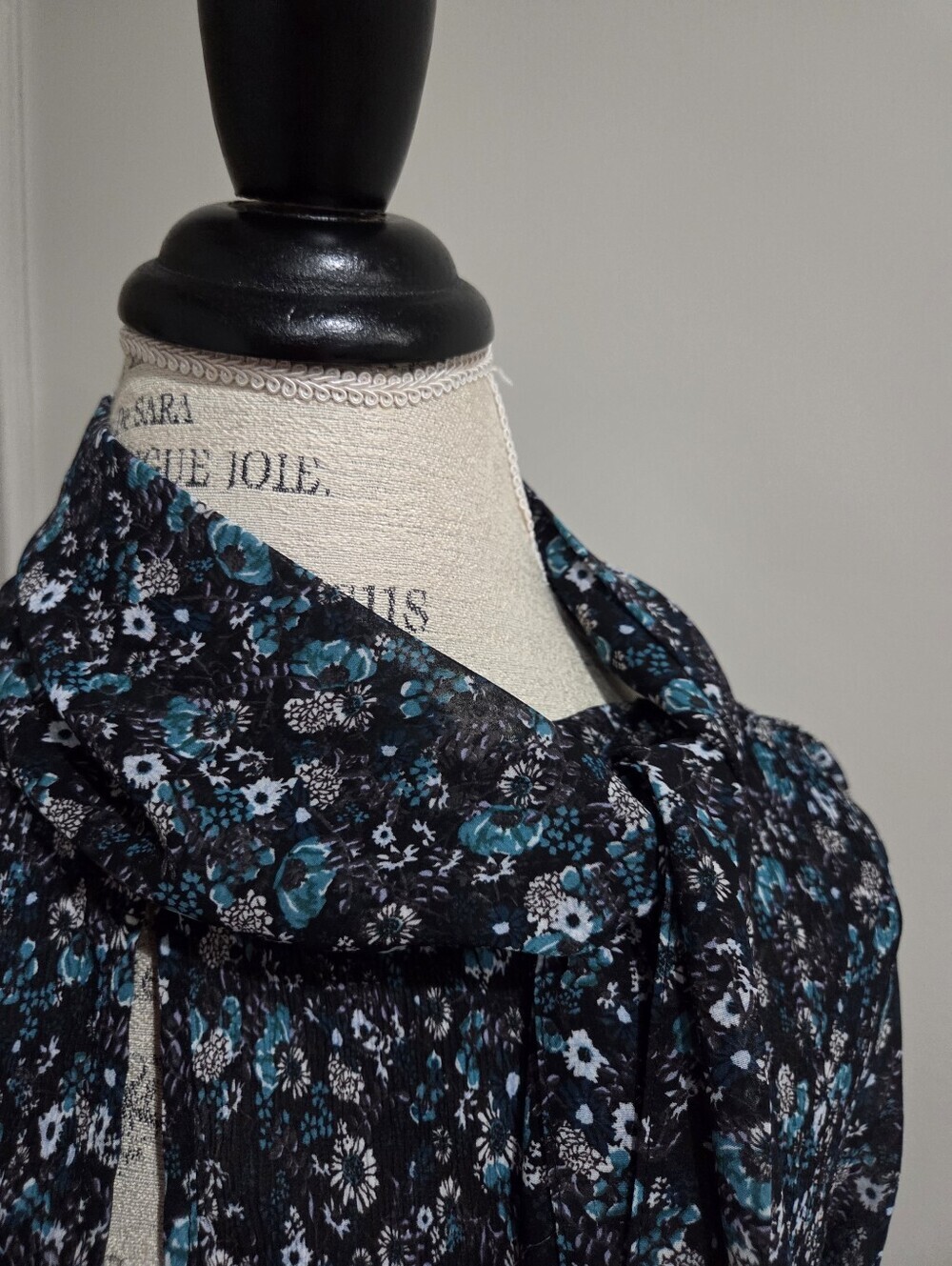 Zara Black /blue Floral Long-Sleeve Tie-Neck Dress Sz.M - Picture 3 of 10